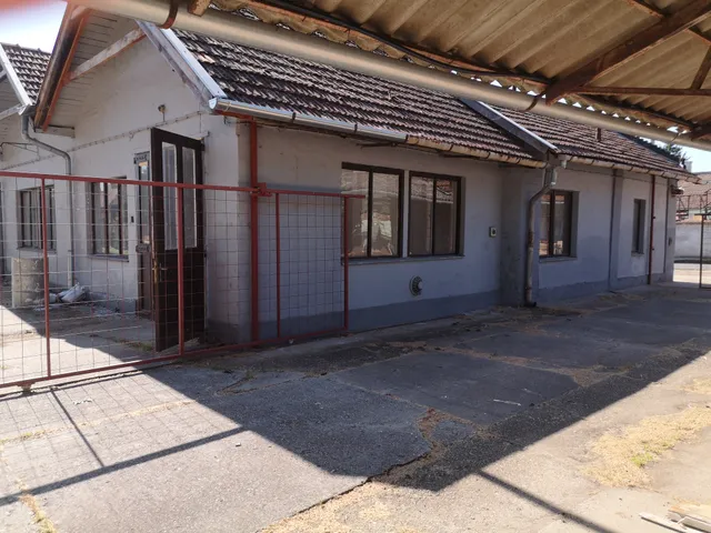 Kiadó kereskedelmi és ipari ingatlan Gyula 75 nm