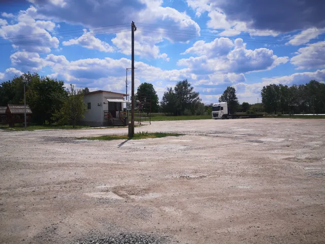 Eladó kereskedelmi és ipari ingatlan Gyula, Elkerülő út 180 nm