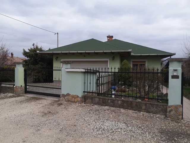 Eladó ház Érd 220 nm