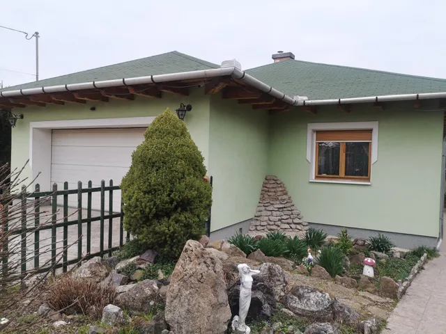 Eladó ház Érd, Jolán u. 220 nm