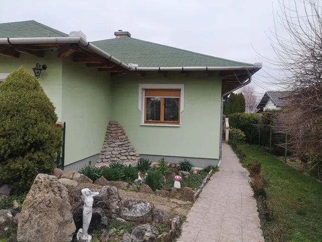 Eladó ház Érd, Jolán u. 220 nm