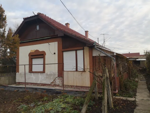 Eladó ház Kenderes 120 nm