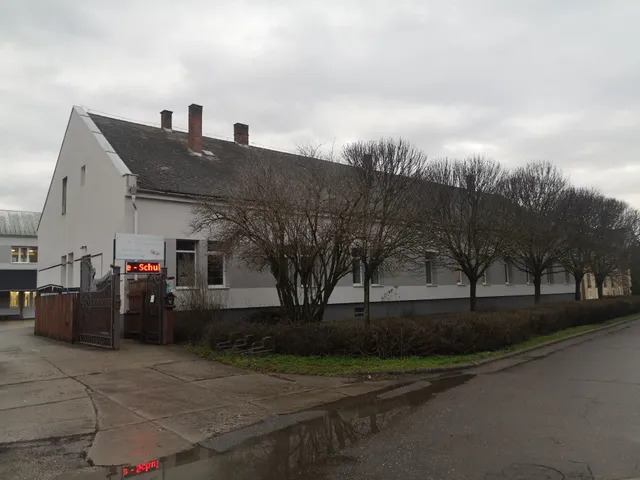 Eladó kereskedelmi és ipari ingatlan Gyomaendrőd 1930 nm