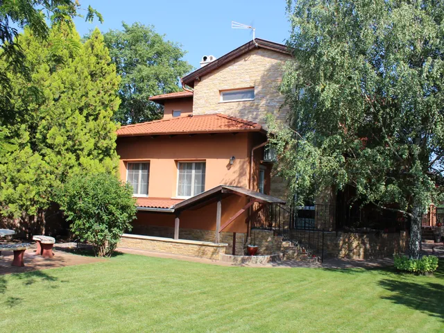 Eladó ház Debrecen, Bozzaytelep 237 nm