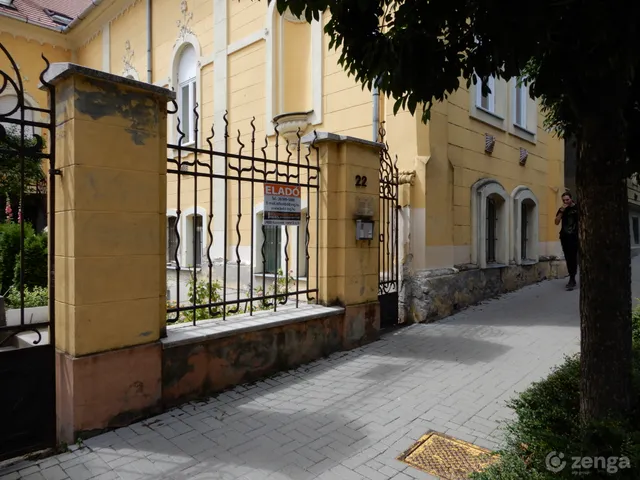 Eladó garázs Kaposvár, Belváros, Dózsa Gy. u. 14 nm