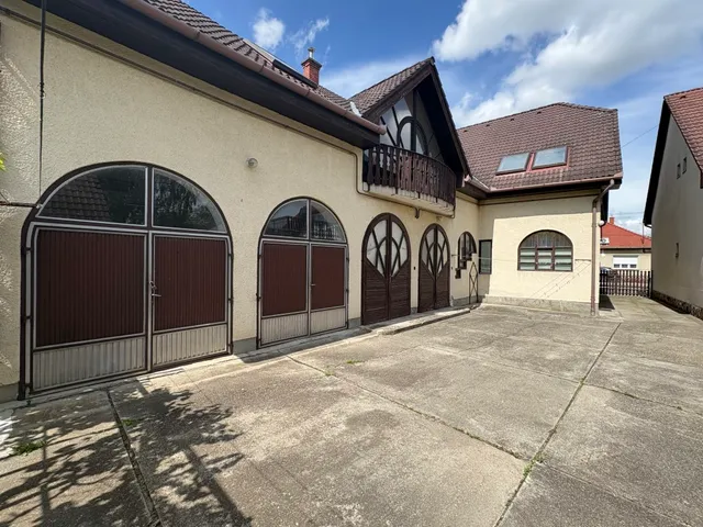 Eladó ház Kaposvár, Keleti városrész, Nyár 220 nm