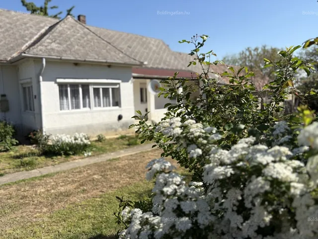 Eladó ház Gamás, Fő utca 94 nm
