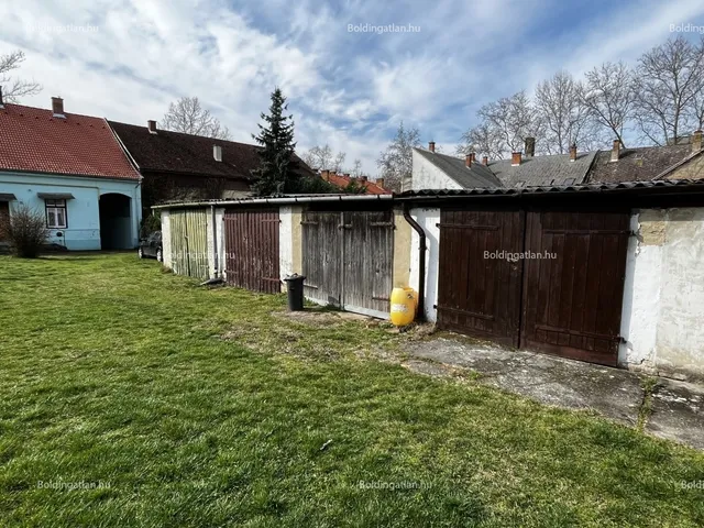 Kiadó garázs Kaposvár, Belváros, Grof Aponyi A.u 17 nm