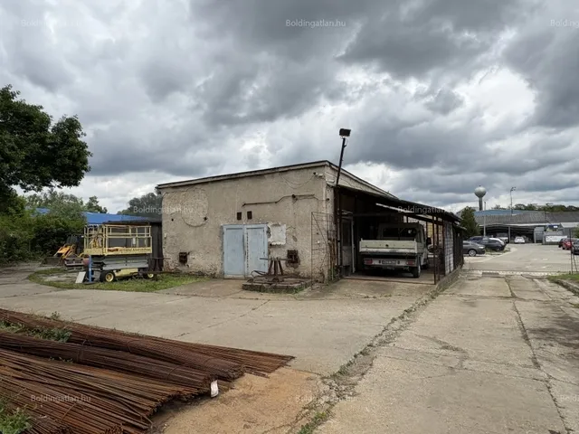 Eladó kereskedelmi és ipari ingatlan Kaposvár, Tüskevár 246 nm