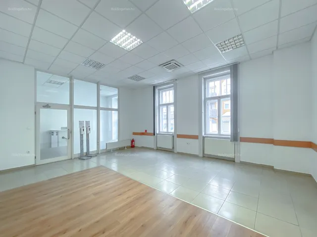 Kiadó kereskedelmi és ipari ingatlan Kaposvár, Belváros 124 nm
