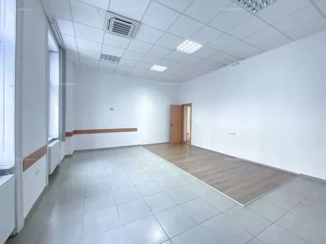 Kiadó kereskedelmi és ipari ingatlan Kaposvár, Belváros, Fő utca 124 nm