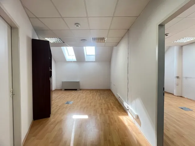 Kiadó kereskedelmi és ipari ingatlan Kaposvár, Belváros 24 nm