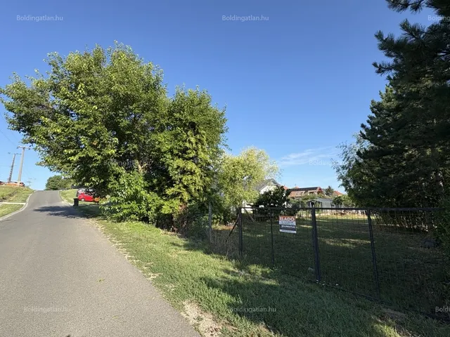Eladó telek Kaposvár, Donner 550 nm