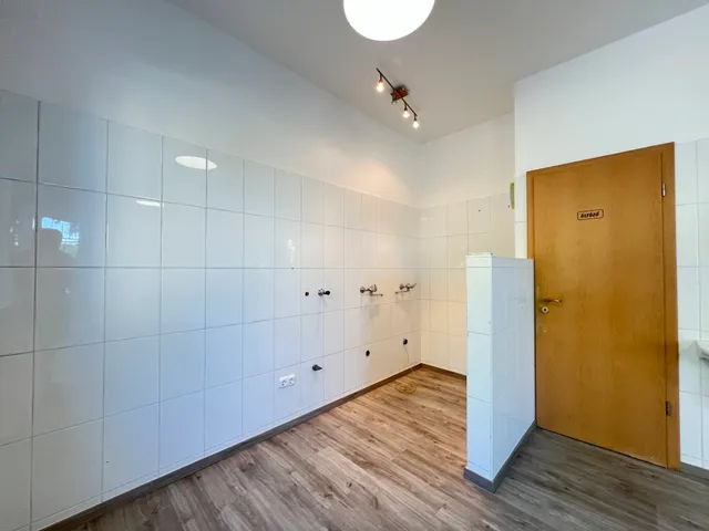 Kiadó kereskedelmi és ipari ingatlan Kaposvár, Belváros, Berzsenyi utca 25 nm