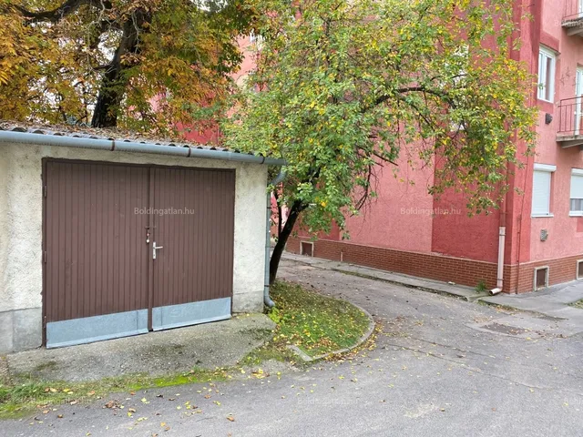 Eladó garázs Kaposvár, Belváros 16 nm