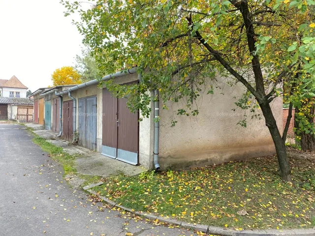 Eladó garázs Kaposvár, Belváros, Zárda köz 16 nm