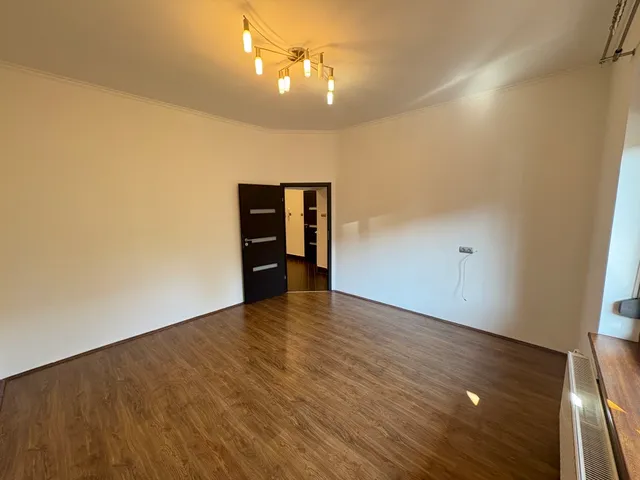 Kiadó lakás Kaposvár, Északnyugati városrész, Kossuth Lajos utca 118 nm