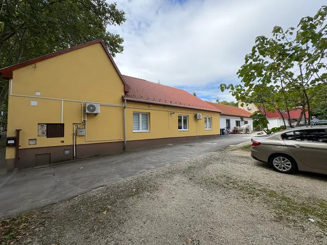 Eladó kereskedelmi és ipari ingatlan Kaposvár, Belváros, Fő utca 344 nm