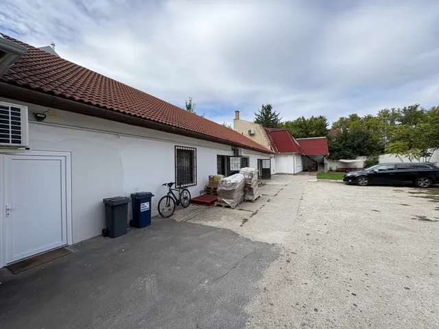 Eladó kereskedelmi és ipari ingatlan Kaposvár, Belváros, Fő utca 344 nm