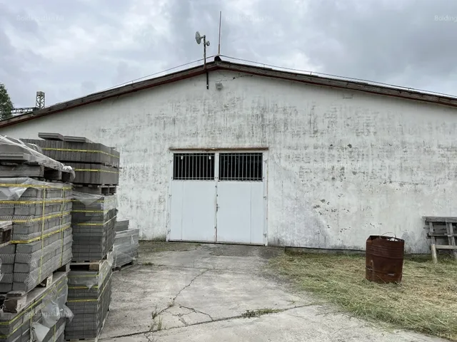 Kiadó kereskedelmi és ipari ingatlan Kaposvár, Cser, Cseri út 325 nm