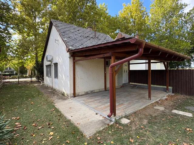 Eladó üdülő és hétvégi ház Dombóvár, Gunarasfürdő, Fürdő utca 35 nm