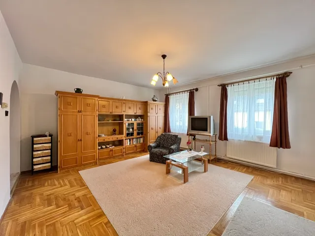 Eladó ház Kaposvár, Cser 167 nm