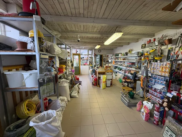 Eladó kereskedelmi és ipari ingatlan Kaposvár, Belváros, Laktanya utca 45 nm