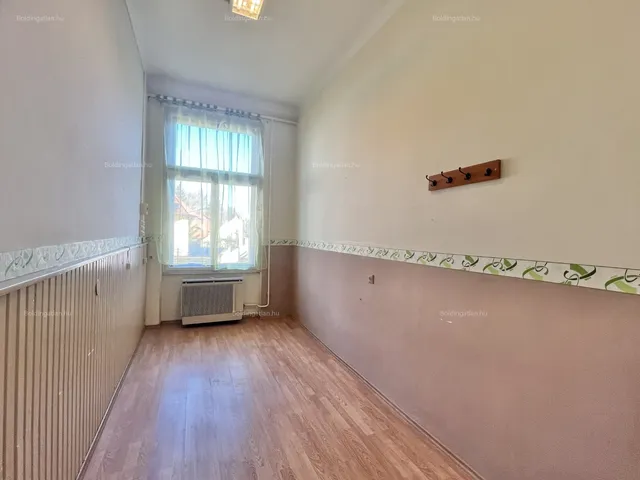 Kiadó kereskedelmi és ipari ingatlan Kaposvár, Belváros 10 nm