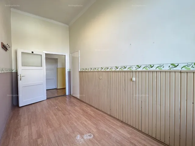 Kiadó kereskedelmi és ipari ingatlan Kaposvár, Belváros, Fő utca 10 nm