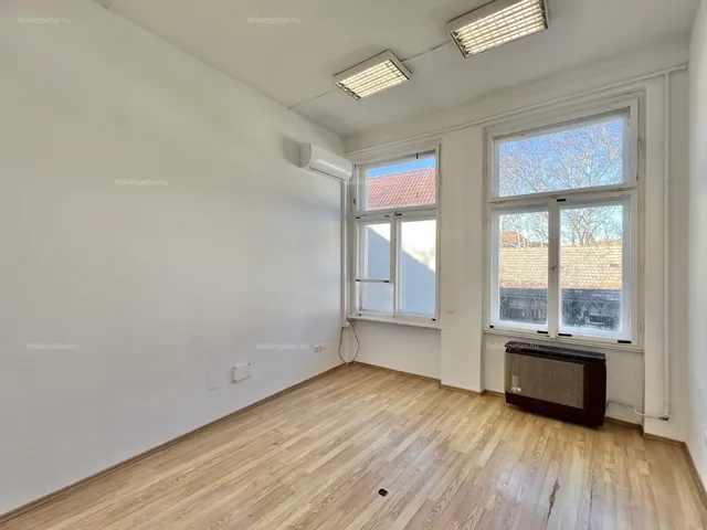 Kiadó kereskedelmi és ipari ingatlan Kaposvár, Belváros, Fő utca 14 nm