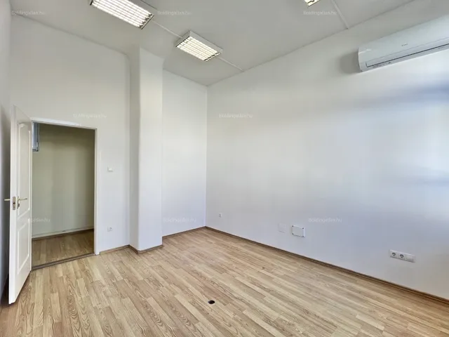 Kiadó kereskedelmi és ipari ingatlan Kaposvár, Belváros, Fő utca 14 nm