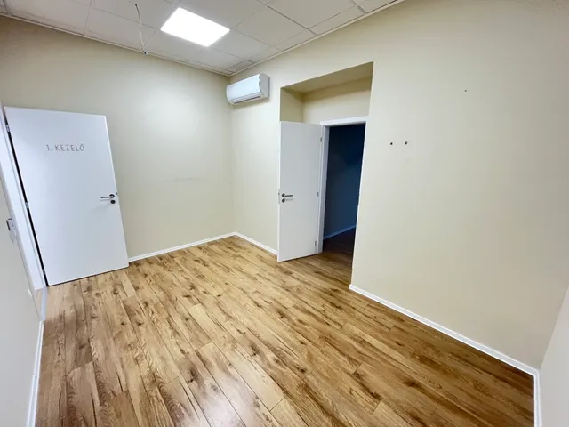 Kiadó kereskedelmi és ipari ingatlan Kaposvár, Belváros, Dózsa György utca 25 nm