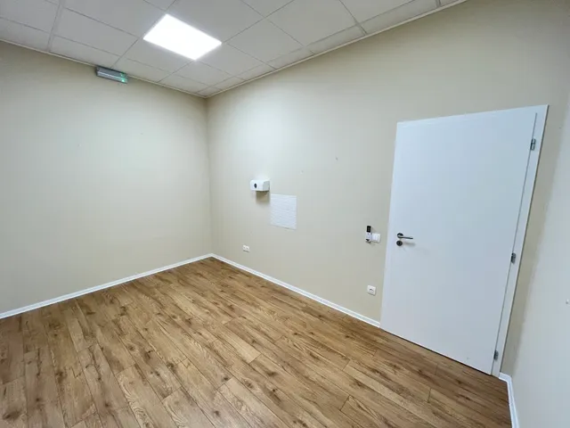 Kiadó kereskedelmi és ipari ingatlan Kaposvár, Belváros, Dózsa György utca 25 nm