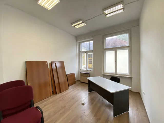 Kiadó kereskedelmi és ipari ingatlan Kaposvár, Belváros 15 nm