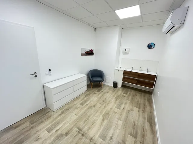 Kiadó kereskedelmi és ipari ingatlan Kaposvár, Belváros, Dózsa György utca 11 nm