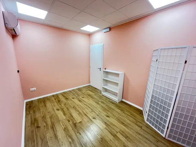 Kiadó kereskedelmi és ipari ingatlan Kaposvár, Belváros 11 nm