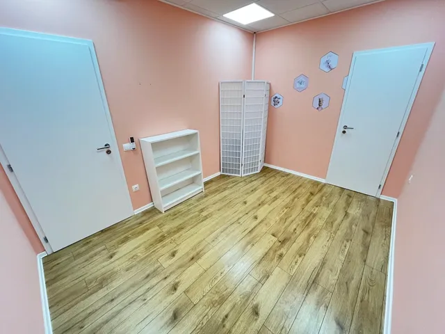 Kiadó kereskedelmi és ipari ingatlan Kaposvár, Belváros, Dózsa György utca 11 nm