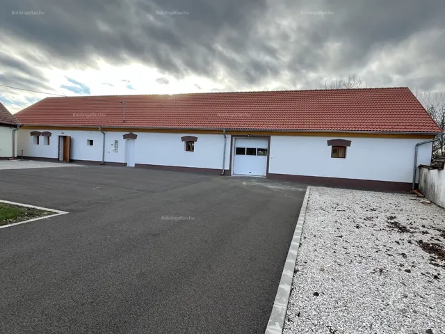 Kiadó kereskedelmi és ipari ingatlan Kaposvár, Kaposfüred 413 nm