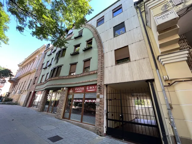 Kiadó garázs Kaposvár, Belváros 14 nm