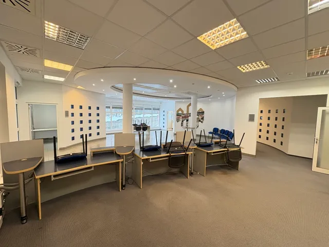 Kiadó kereskedelmi és ipari ingatlan Pécs, Belváros, Endresz György utca 1138 nm