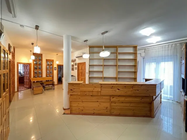 Eladó kereskedelmi és ipari ingatlan Kaposvár, Belváros 175 nm