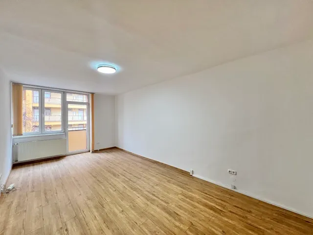 Kiadó kereskedelmi és ipari ingatlan Kaposvár 185 nm