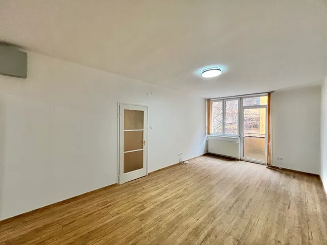 Kiadó kereskedelmi és ipari ingatlan Kaposvár, k. 185 nm