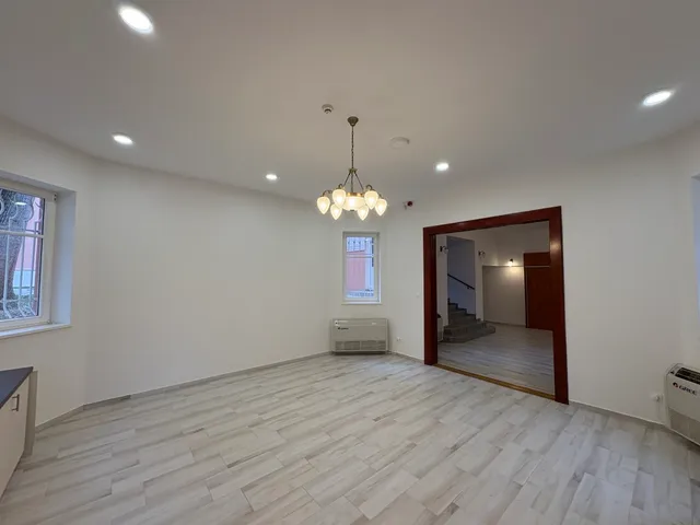 Kiadó kereskedelmi és ipari ingatlan Kaposvár, Belváros, Bajcsy-Zs. u. 459 nm