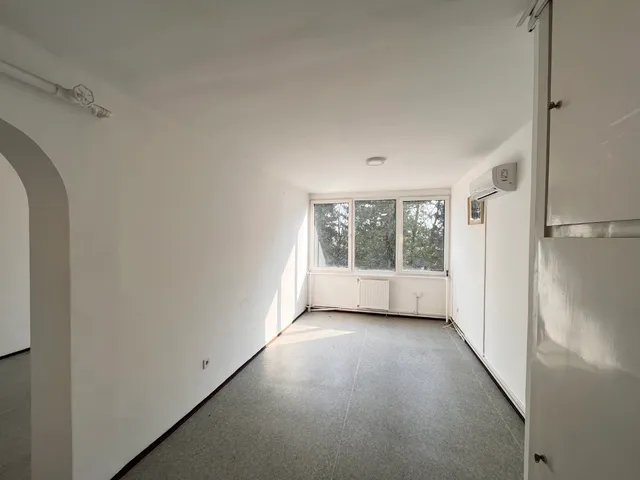 Kiadó kereskedelmi és ipari ingatlan Kaposvár, Tüskevár 35 nm