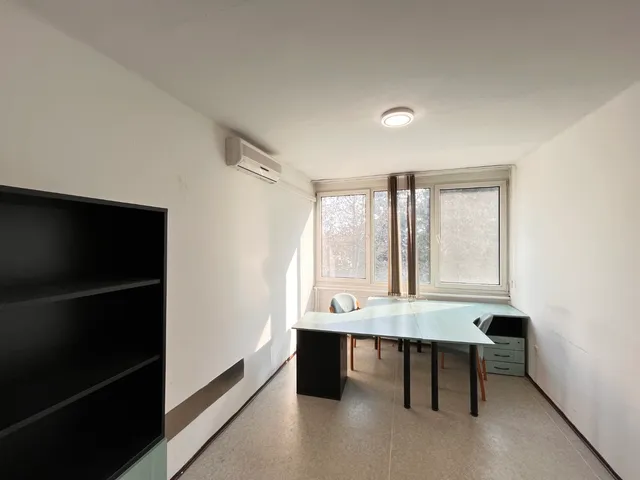 Kiadó kereskedelmi és ipari ingatlan Kaposvár, Tüskevár, Raktár utca 18 nm