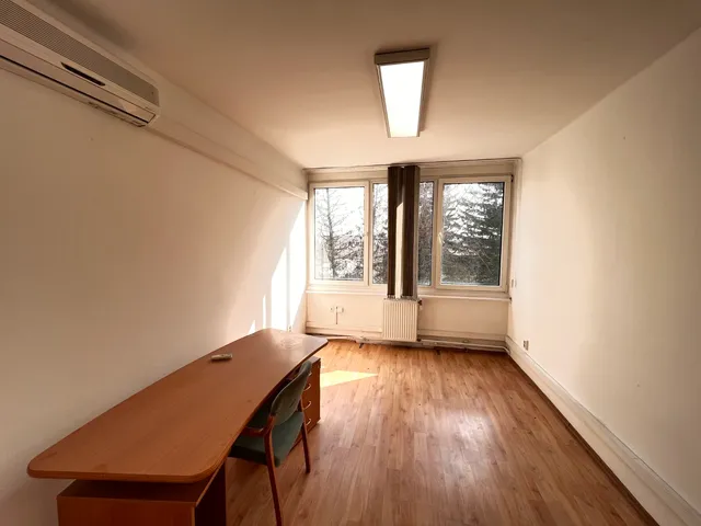 Kiadó kereskedelmi és ipari ingatlan Kaposvár, Tüskevár, Raktár utca 18 nm