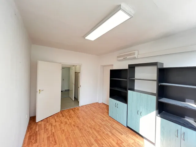 Kiadó kereskedelmi és ipari ingatlan Kaposvár, Tüskevár, Raktár utca 17 nm