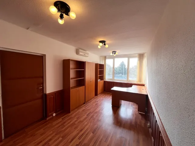 Kiadó kereskedelmi és ipari ingatlan Kaposvár, Tüskevár 88 nm