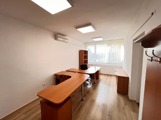 Kiadó kereskedelmi és ipari ingatlan Kaposvár, Tüskevár 30 nm